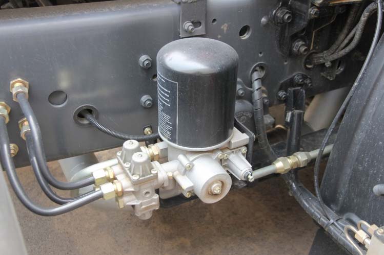 ���ͼ28-�������� 375���� 6X4 DFL4251A10��ǣ����