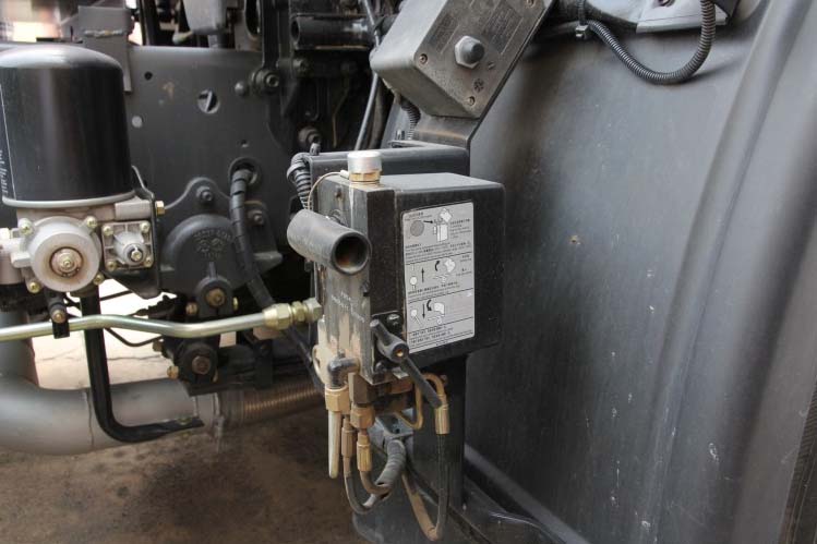 ���ͼ30-�������� 375���� 6X4 DFL4251A10��ǣ����